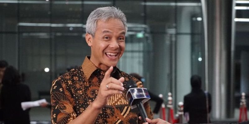 ganjar_nunjuk_kamera