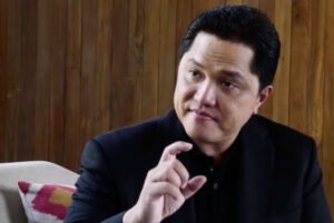ketua-umum-masyarakat-ekonomi-syariah-mes-yang-juga-menteri_210419220200-565