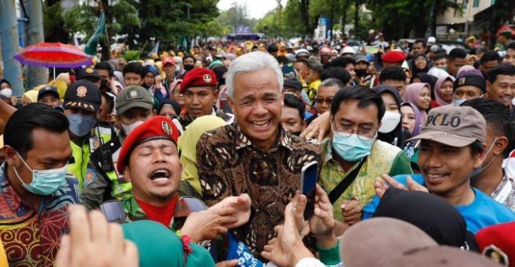 curi-perhatian-di-muktamar-muhammadiyahaisyiyah-ke48-ganjar-diteriaki-presiden_149430