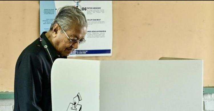 mahathir-mohamad-kalah-pemilu_149459
