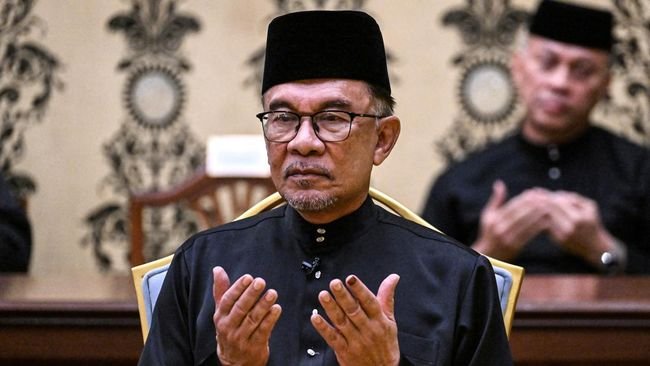 pelantikan-anwar-ibrahim-jadi-pm-malaysia-2_169