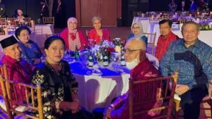 sby-semeja-dengan-megawati_169