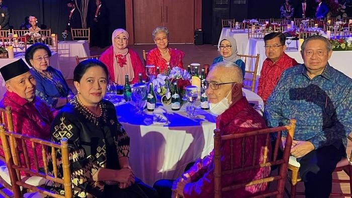 sby-semeja-dengan-megawati_169