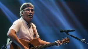 iwan-fals-lengkap_penampilan-iwan-fals_800x450_ccpdm-min
