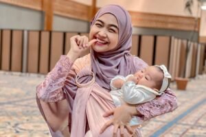 ria-ricis-dilarikan-ke-rs-aku-nyerah-ipPafJGWhb