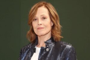 sigourney-weaver-paris-fashion-week-090122-0e9a08e80a564011a09604a1b5b011bb