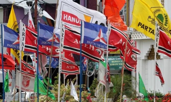 warna-warni-atribut-kampanye-pemilu-2014_663_382