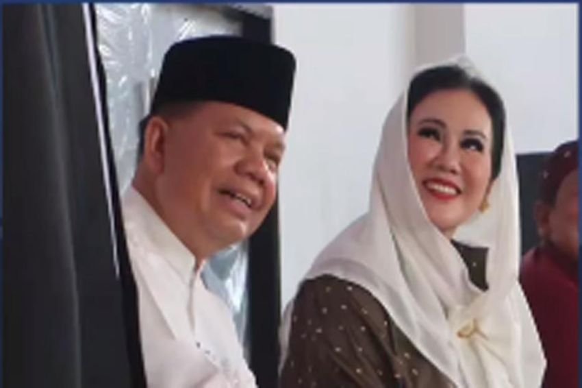 ditetapkan-tersangka-bupati-kapuas-dan-istri-diduga-potong-dana-pns-dan-terima-suap-qwq