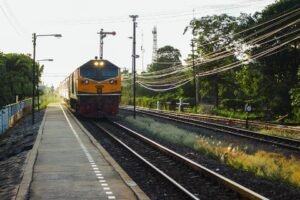 train-2887610_960_720_y5djmt