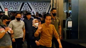 presiden-joko-widodo-bersama-ibu-negara-iriana-joko-widodo_1265_711