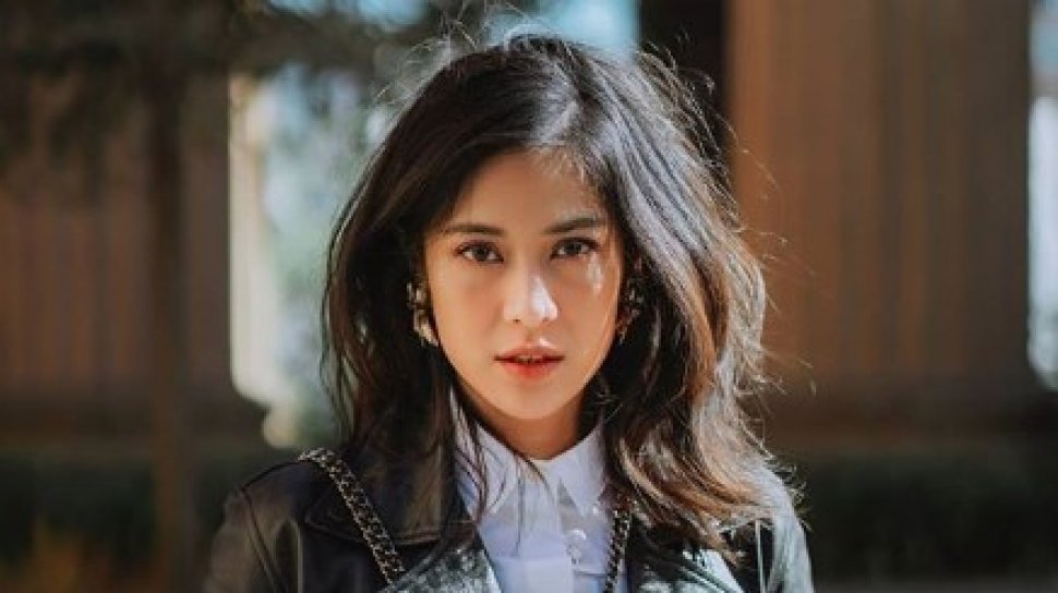 dian-sastrowardoyo-instagram-attherealdisastr