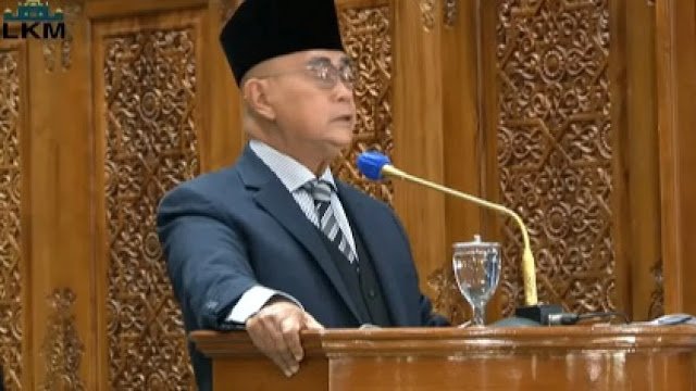 panji-gumilang-dedengkot-ponpes-al-zaytun_1265_711