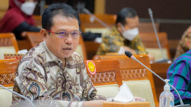 sekretaris-ma-hasbi-hasan-ke-luar-negeri-uu9agy244N