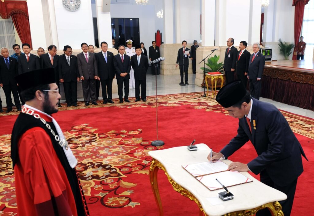 Hakim-MK-jokowi