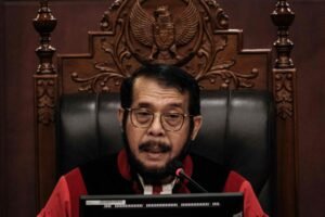 anwar-usman-sidang