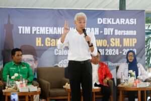 ganjar-presentasi-putih