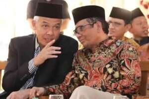 Ganjar-Pranowo-dan-Mahfud-MD-kopiah
