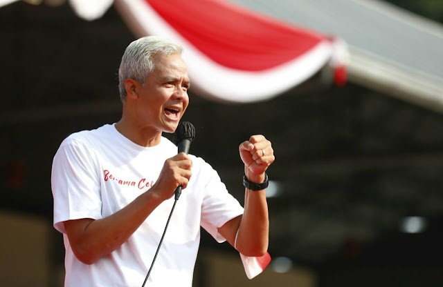 ganjarpranowo-kaos-putih-orasi