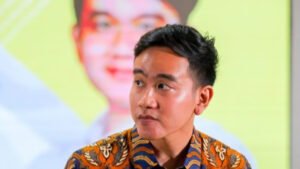 gibran-rakabuming-raka-memberikan-keterangan-kepada-wartawan-di-solo-selasa-2352023_1265_711