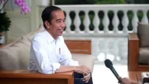 JOKOWI-ketawa