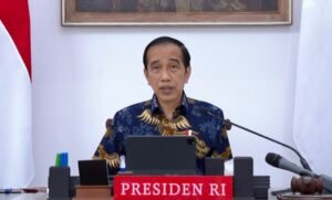presiden-jokowi-duduk-pake-batik-1
