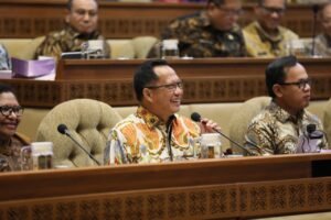 mendagri-rapat-di-dpr