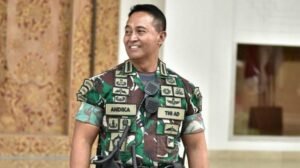 andika-perkasa-tni-berdiri-setkab1111