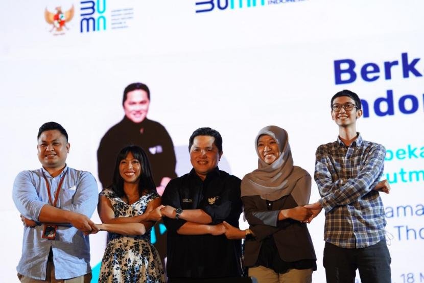 erick-thohir-saat-memberikan-pembekalan-peserta-rekrutmen-bersama-bumn_220518210118-606