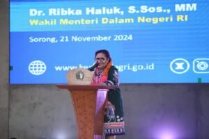 mendagri-ribka-podium