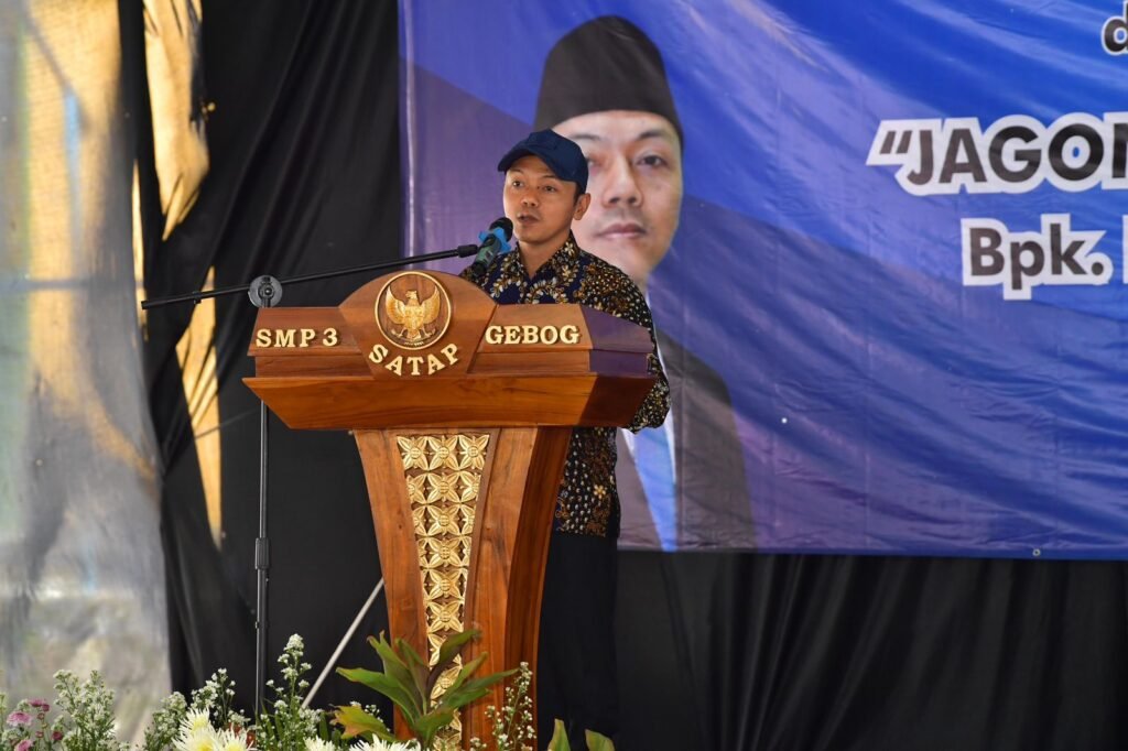 wamendagri-fajar-podium