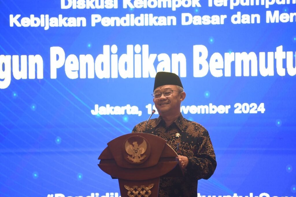 abdul-muti-podium-kebijakan-pendidikan-nov04