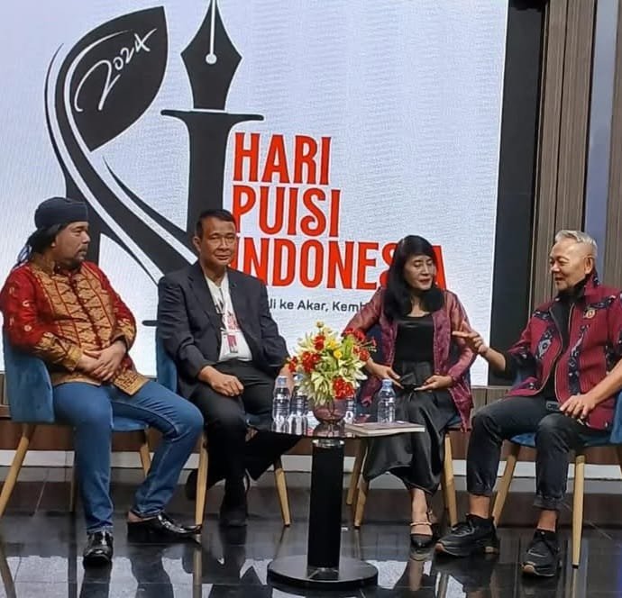 hari-puncak-puisi