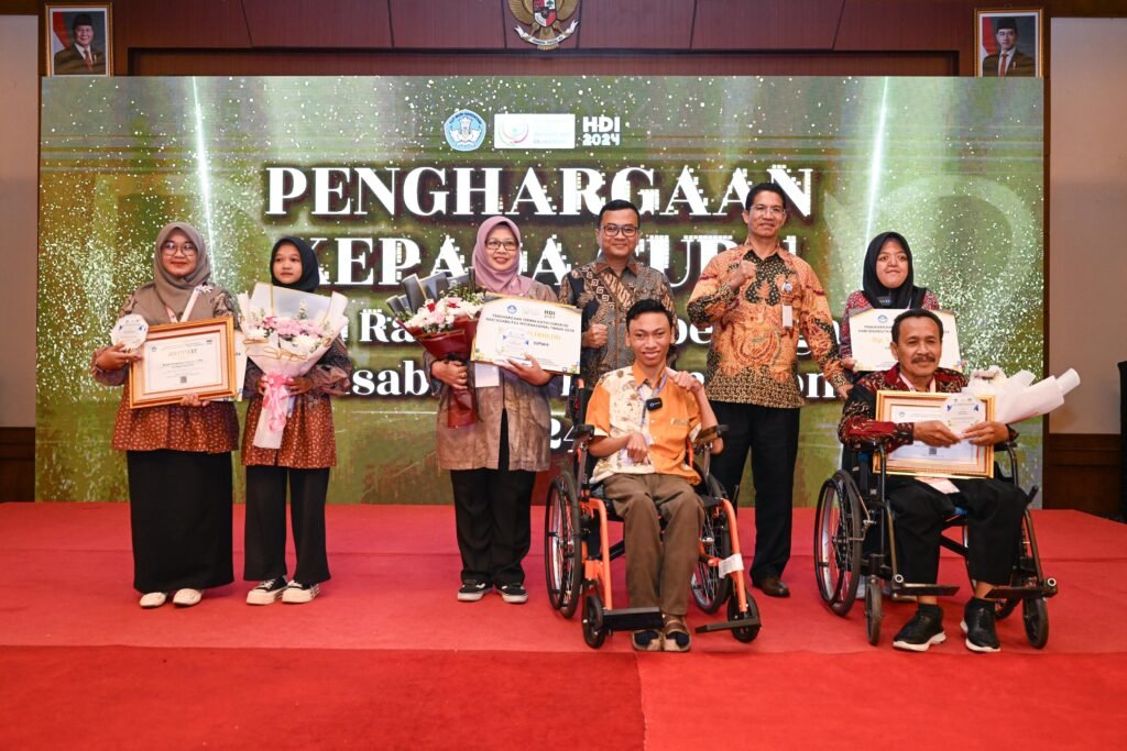 penghargaan-guru-disabilitas