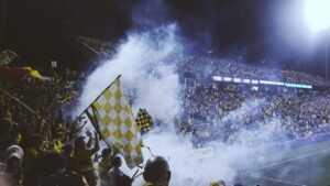 suporter-stadion-rusuh