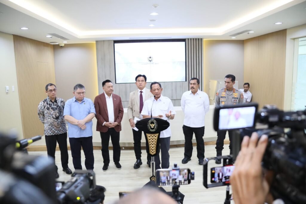 mendagri-bersama-para-menter-lain