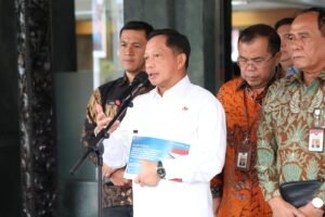 mendagri-putih-doorstop