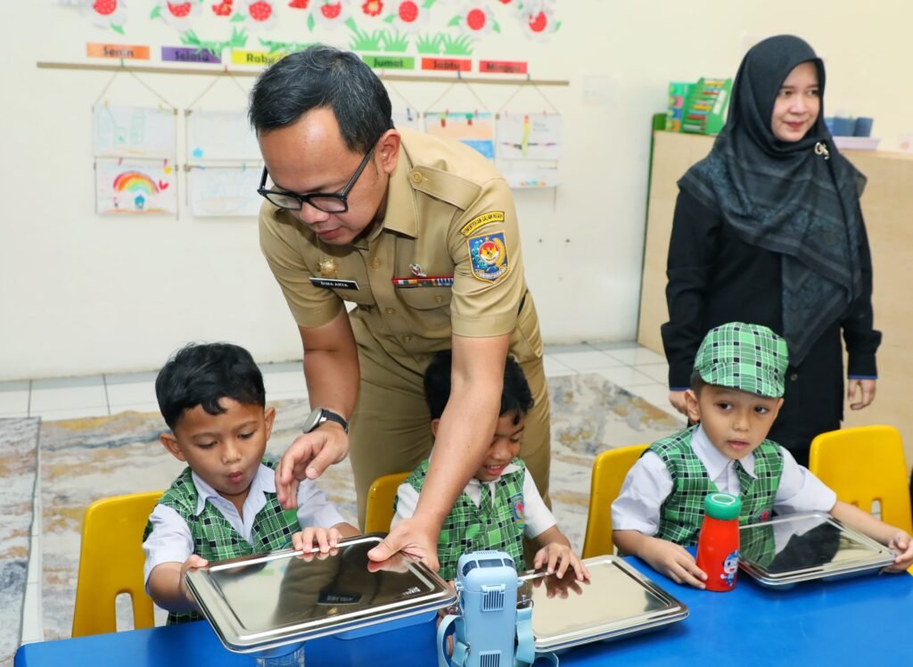 wamendagri-bima-makan-siang-gratis1