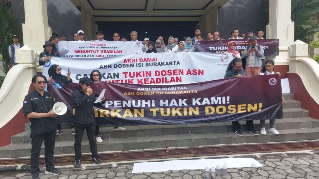 dosen-tukin