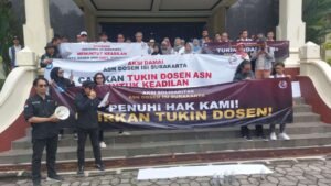 dosen-tukin