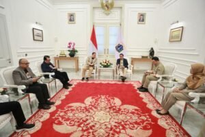 gubernur-dki-pramono-anung-dan-alumni-uii