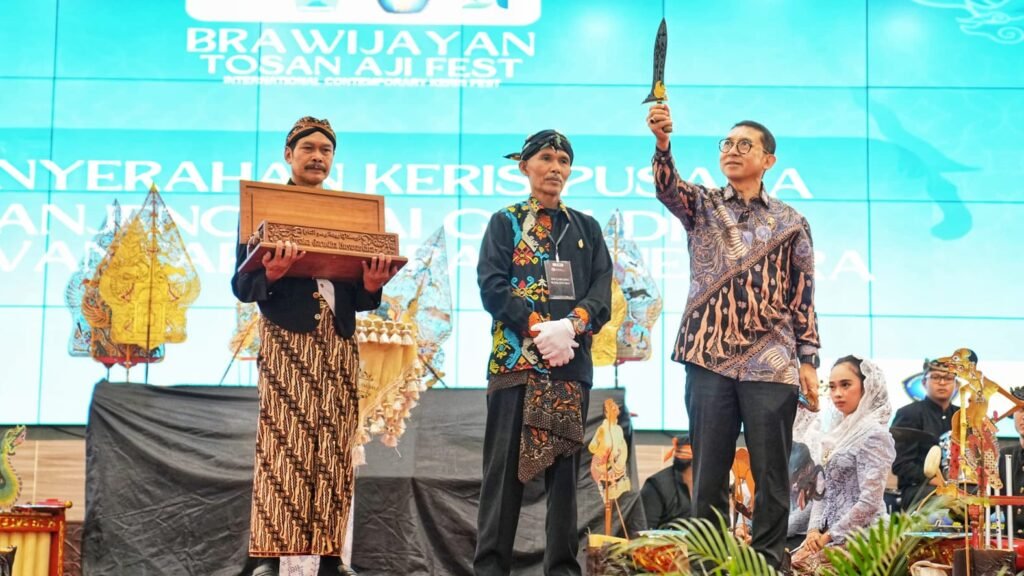 menbud-keris-hari