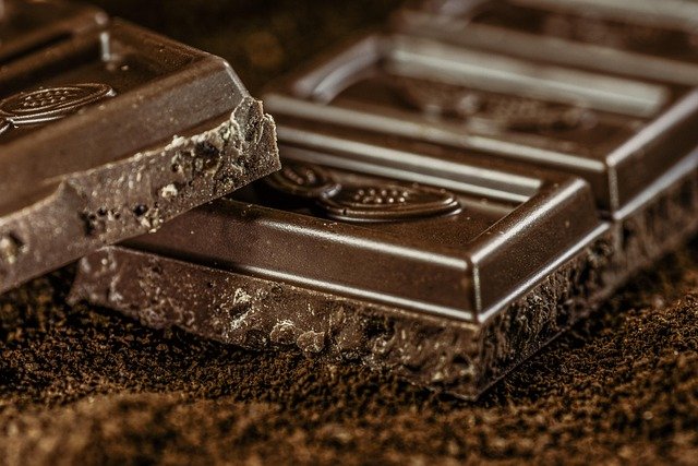 coklat-hitam