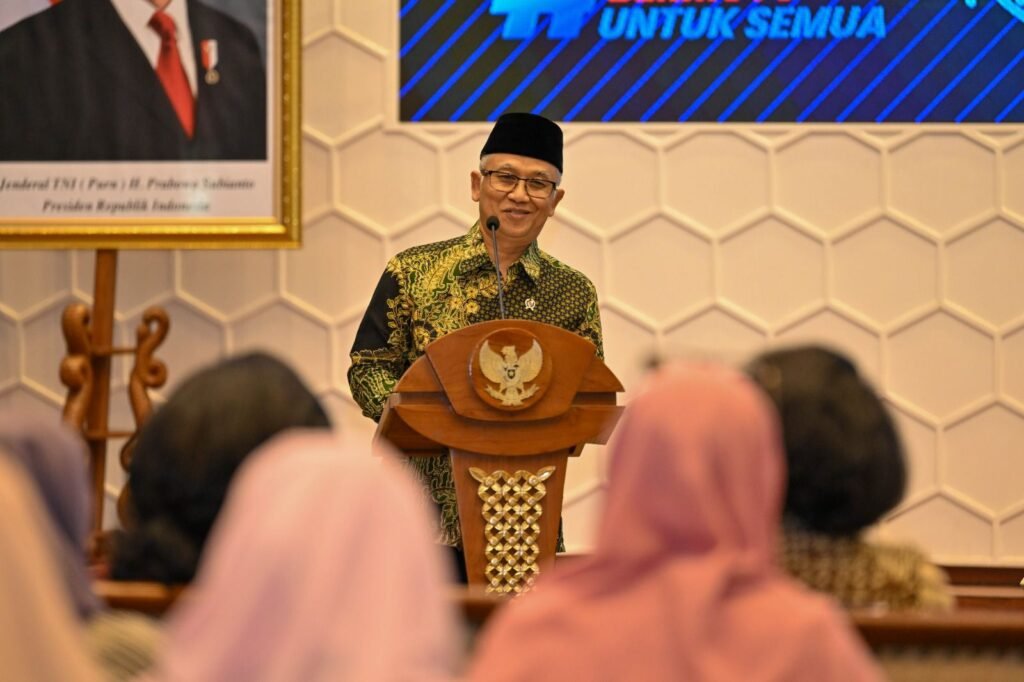wamendikdasmen-atip-podium