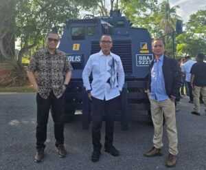 Pak-Ozi-di-Mal-Thai-3-latar-mobil