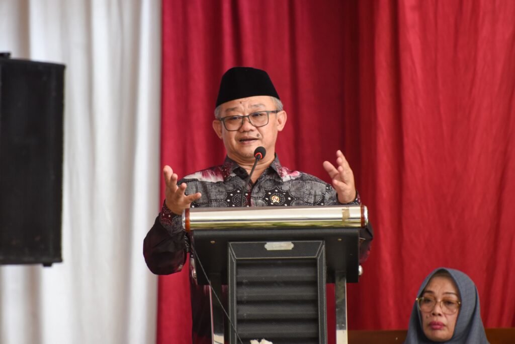 mendikdasmen-podium-merah-putih