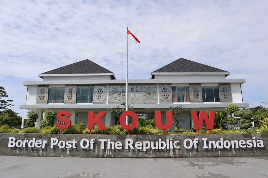 Pasar-di-PLBN-Skouw-1024x683-1
