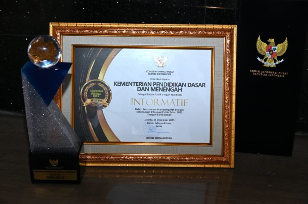 kemendikdasmen-dapat-penghargaan