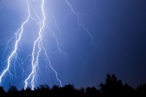 lightning-4013537_1280