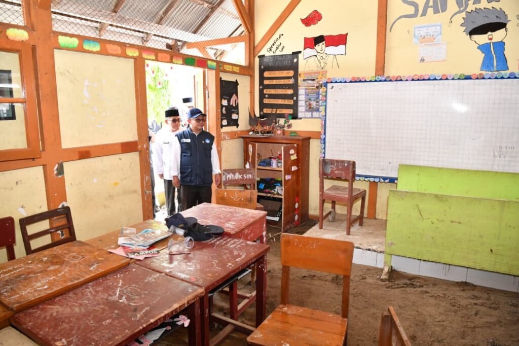 mendikdasmen-muti-liat-sekolah-rusak