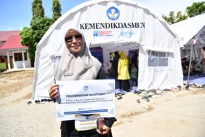 sekolah-bantuan-di-tenda